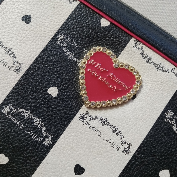 Betsey Johnson striped zippered wallet - Picture 2 of 8